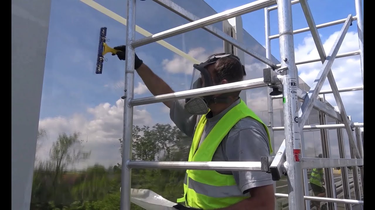 AGS 3550 - zabezpieczanie przed graffiti przejrzystych ekranów akustycznych