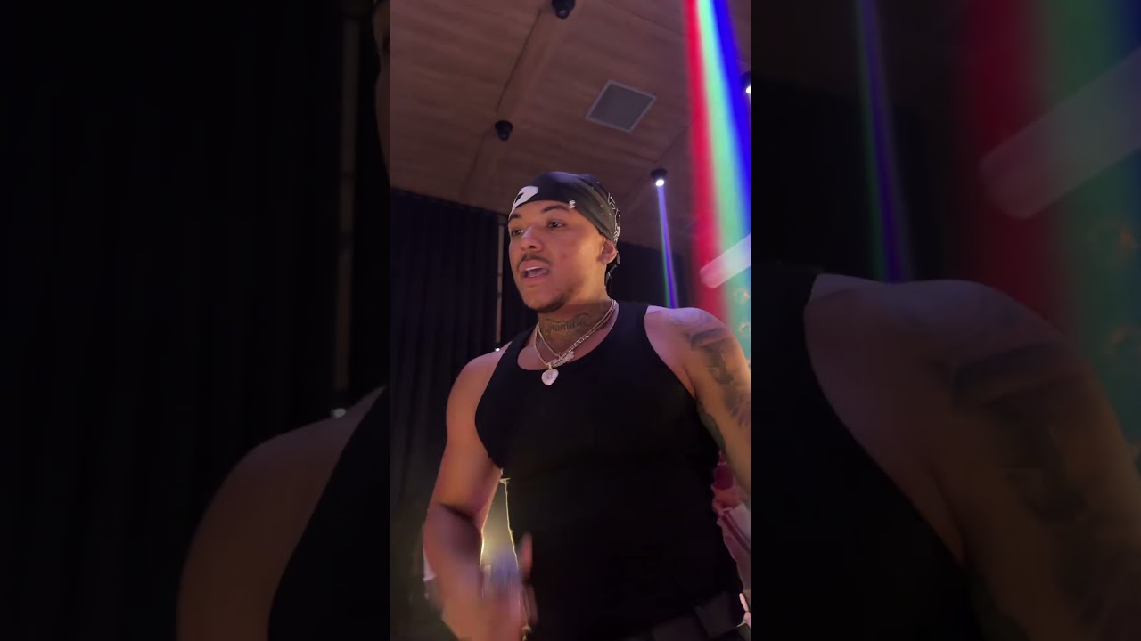 Yo escuché la reacción a esa intro y me di cuenta de que cada día somos más insuperables...🤎🤎🤎