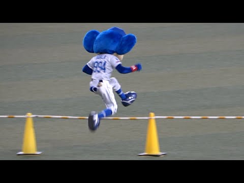 チームが連勝して上機嫌、足取りも軽いドアラ！ (2023/08/05)