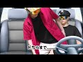 タクシーで運転席に座ってくる人。