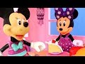 Видео с игрушками - Минни Маус обедает в отеле