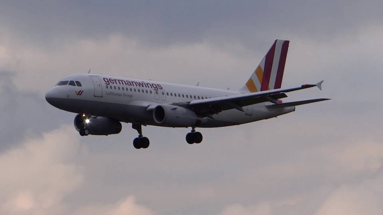 Germanwings Airbus A319 D-AGWB Landing at Hamburg Airport