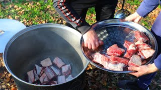 САМЫЙ ЛУЧШИЙ РЕЦЕПТ СОГРЕТЬСЯ ОСЕНЬЮ! БЛЮДО из МЯСА в ОГРОМНОМ КАЗАНЕ!