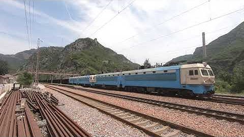 Coal Train led by SS4G in Mt Taihang China.