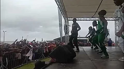 Bahubhe performing his hit song uchamela eFrijini 🔥🔥