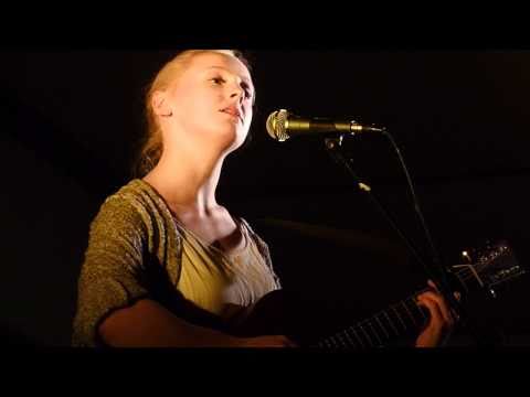 Laura Marling : The Water (Johnny Flynn cover) : F...