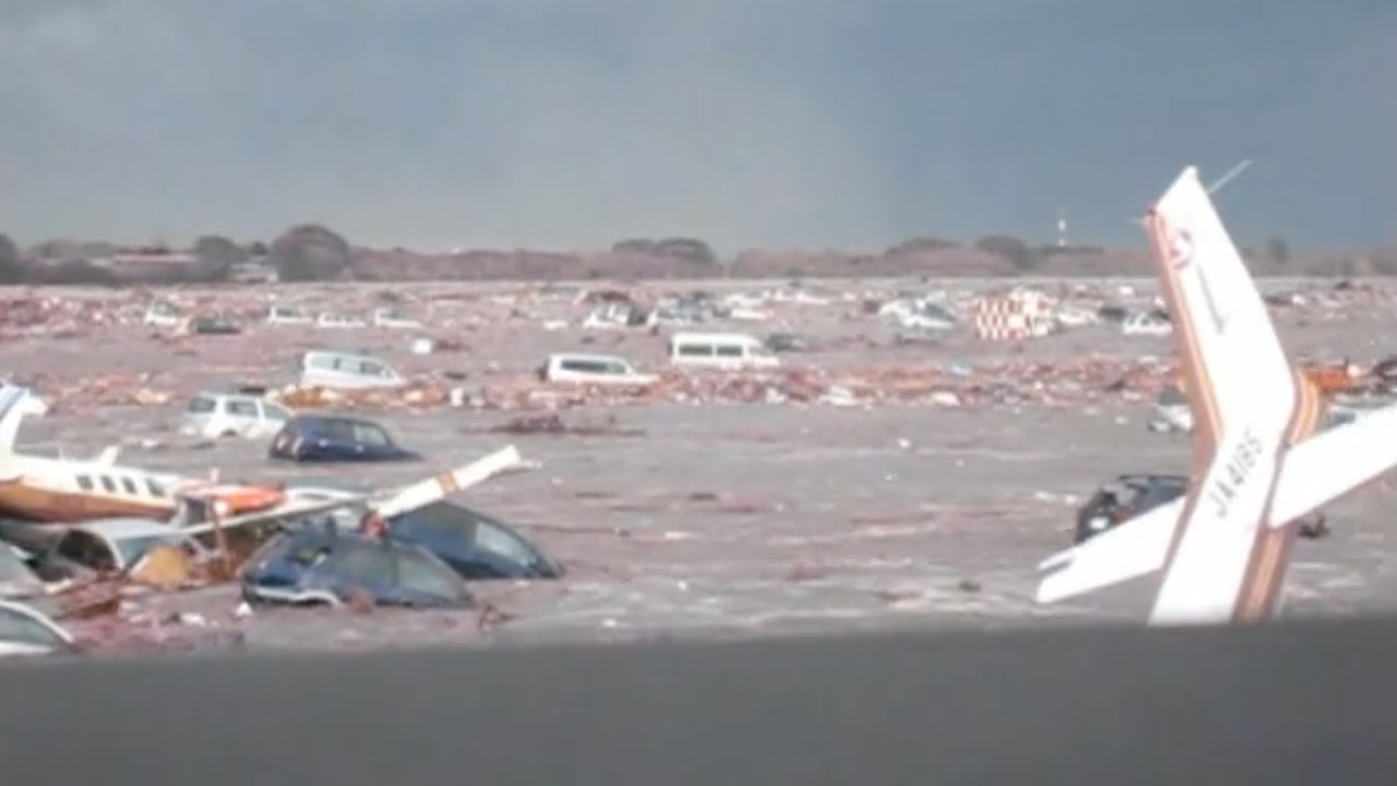 2011年3月11日 東日本大震災 仙台空港が一瞬で大津波に飲み込まれる / Great East