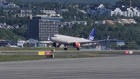A320neo SAS landing at Tromsø