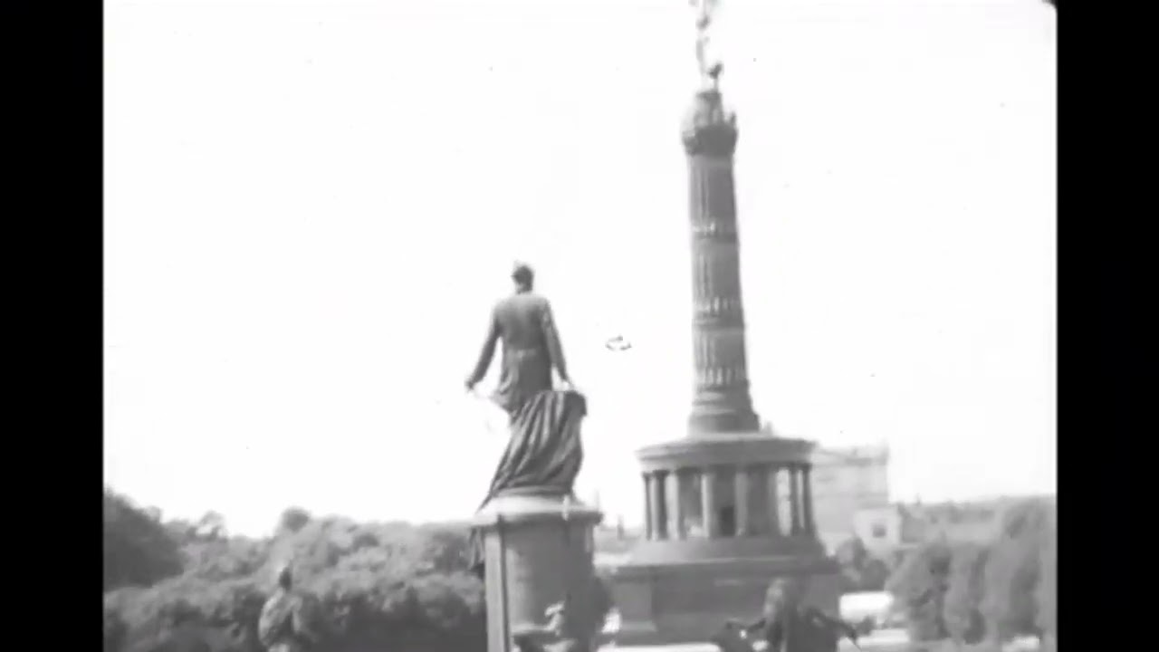 Berlin (Vintage) Unter den Linden mit Hotel Adlon und Pariser Platz, 1931.