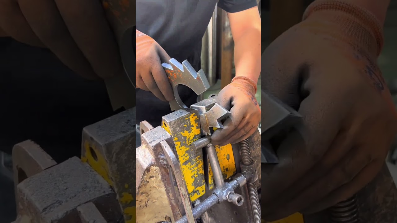 Смотреть «Heavy-Duty Metal Bending Process | Industrial Steel Forming Machine in Action» на YouTube Смотреть «Heavy-Duty Metal Bending Process | Industrial Steel Forming Machine in Action» на YouTube