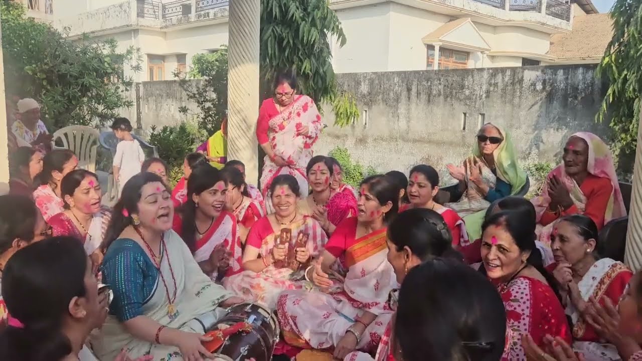 धीरे से खोलो जरा हौले से खोलो।मजाकिया होलीगीत।khushi joshi holi।mahila holi। kumauni holi। f