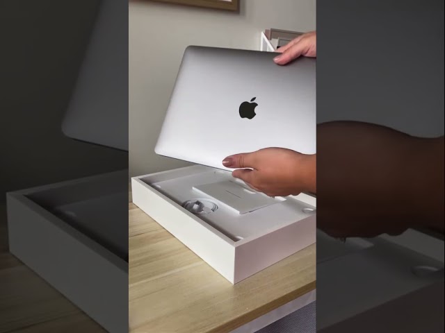 Unbox my 13” MacBook Pro with me (M2 chip + Touch Bar)