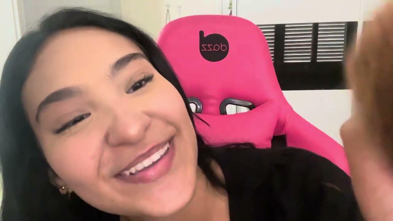 POV: Irmã mais velha te maquiando! - ASMR