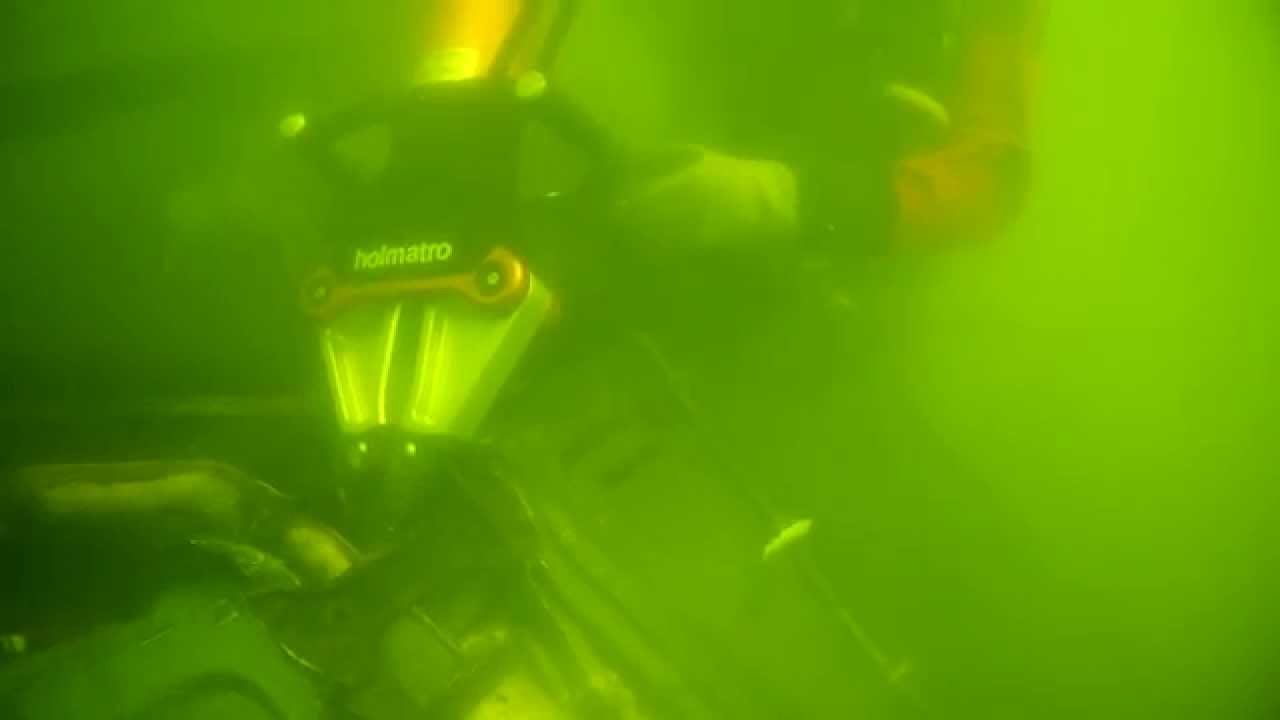 hydraulic press Under water use of hydraulic spreader– Fire Brigade Twente (NL)