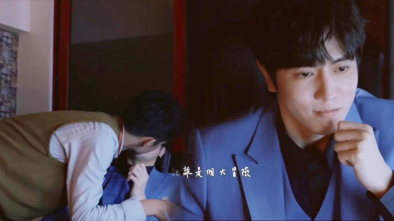 小受趁帥總裁熟睡偷親他，總裁表面上嫌棄，其實內心暗爽，事后还慢慢回味！