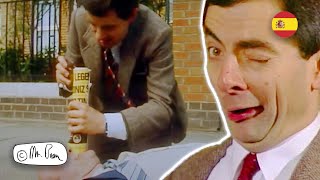 Primeros auxilios en la parada del autobús | Clips divertidos de Mr Bean | Viva Mr Bean