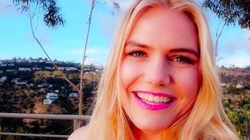 Flirt with Julia - Click - Interactive Music Video - Tom Goss