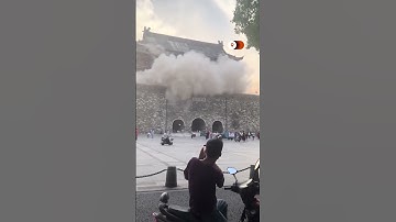 Roof of historic Chinese tower collapses