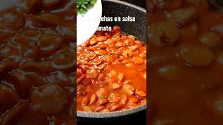 Salchichas en tomate