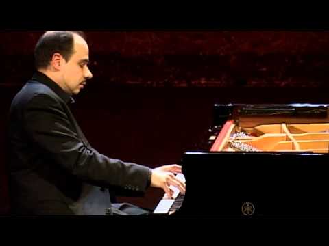 Claudio Martinez-Mehner plays G. Ligeti - Quatre Etudes