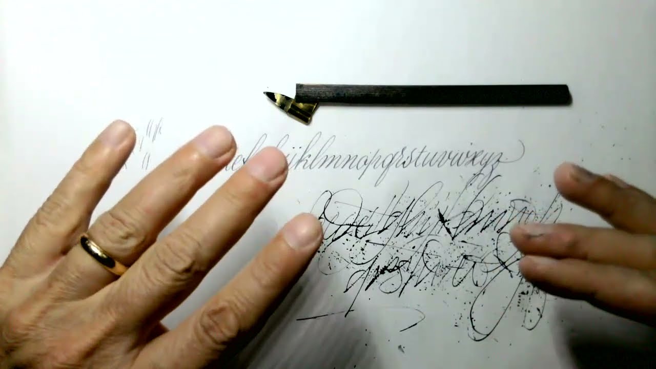 Corsivo inglese e cancelleresca gestuale con un pennino autocostruito in lamierina alimentare