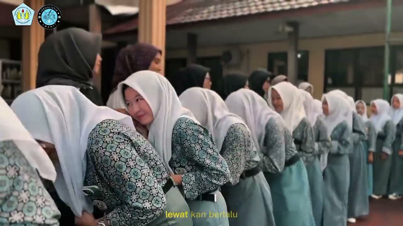 Kegiatan mushafahah dan persembahan oleh kelas XII angkatan 39