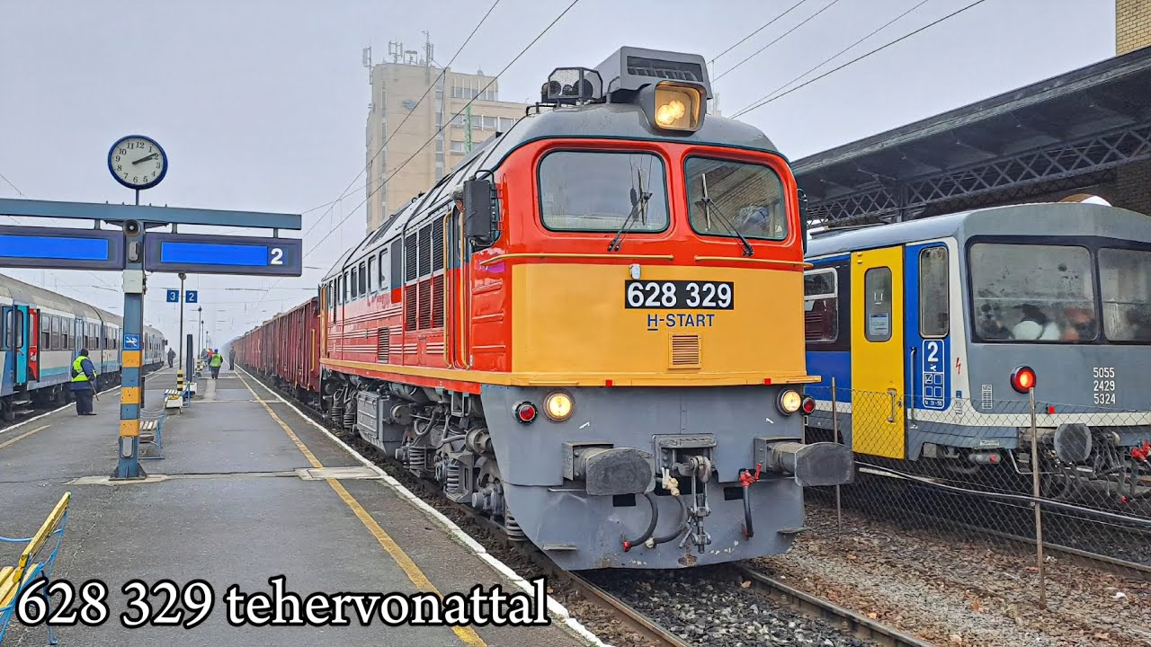 628 329 Remot Szergej tehervonattal Pécsett