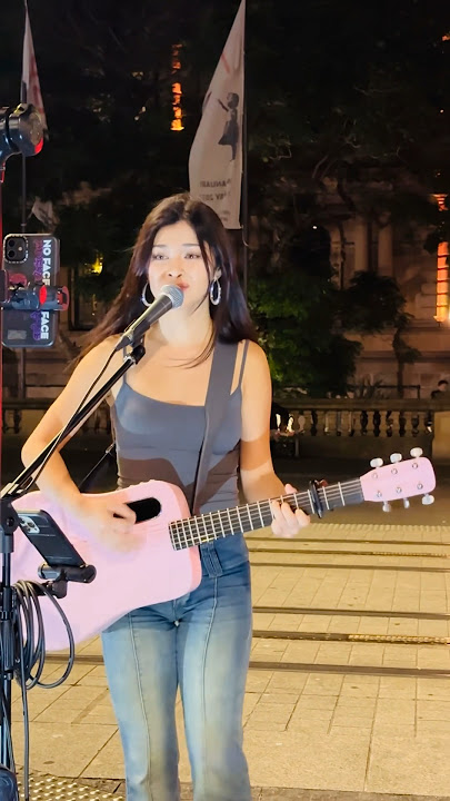 AMAZING busker sings ‘Cruel Summer’ by Taylor Swift 🥰 #cruelsummer #taylorswift #busking