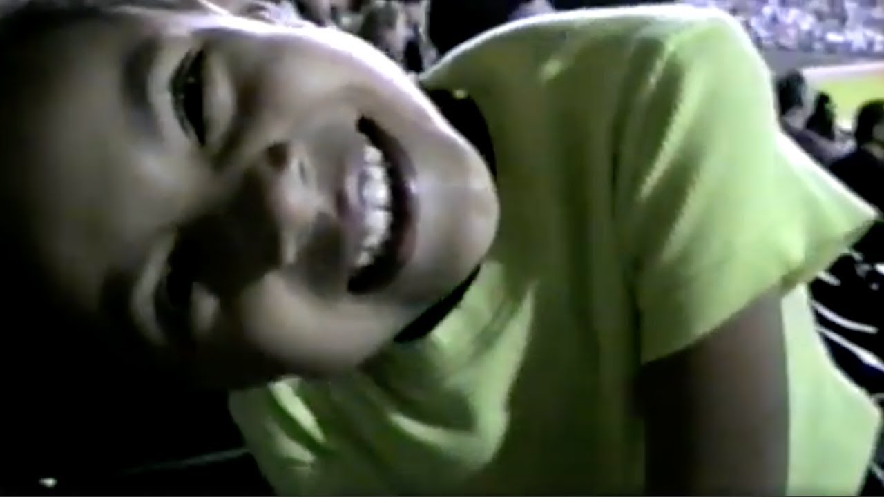 Guarda Ezliyah - Question (Official Lyric Visualizer) su YouTube Guarda Ezliyah - Question (Official Lyric Visualizer) su YouTube