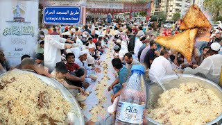 شاهد | أكبر وأفخم إفطار جماعي في طريق المسجد الحرام مكة المكرمة | رز باللحم سمبوسة ماء تمور