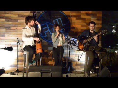 super-cool-jazz-trio-with-female-singer,-upright-bass-&-jazz-guitar---dubai-entertainers