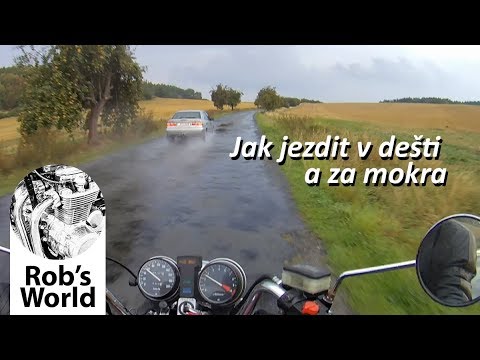 Video: Jak bezpečně řídit v dešti (s obrázky)