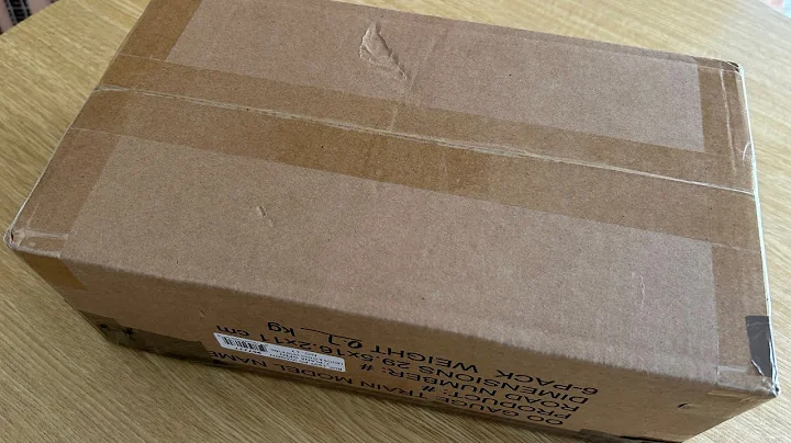 What’s in the box 14? 📦 #tt120 #hornby #train #modeltrains #railway #arnold #container #morrisminor 