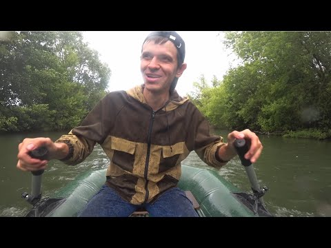 Видео: На лодке в ЛИВЕНЬ. Промок до нитки. Клюет щука и окунь