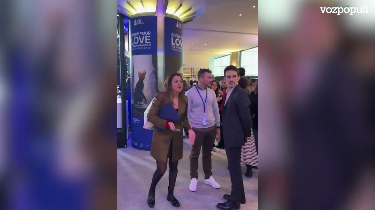 La Eurodiputada del PSOE Laura Ballarín impide la grabación de un escrache a Zapatero