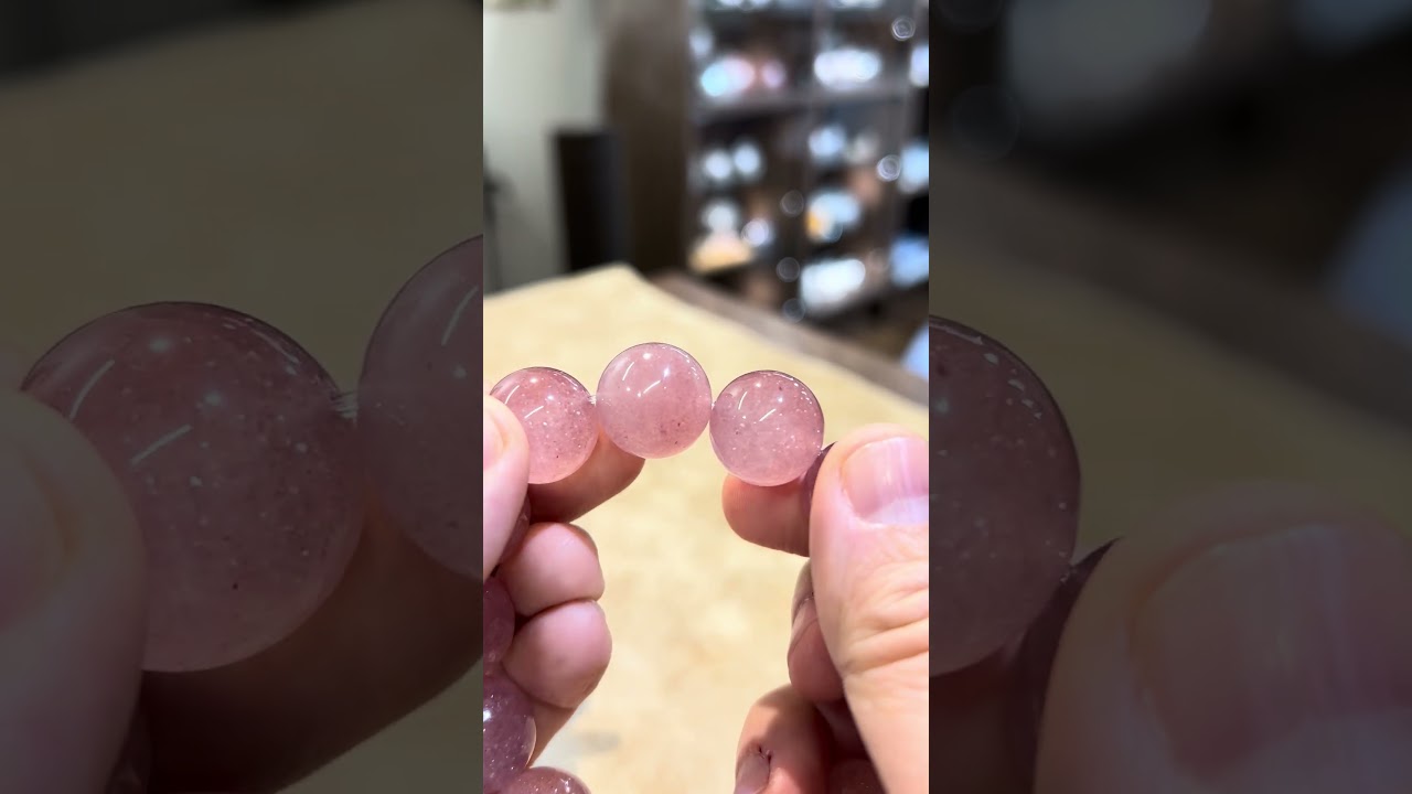 なぜ片面だけキラキラ？不思議な大玉ピンクエピドートインクォーツが