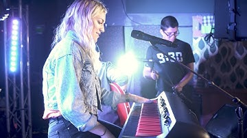 Ashley Hess on the KORG SV-1