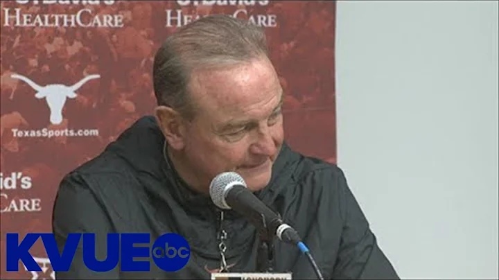 Texas women's basketball coach Vic Schaefer reacts...