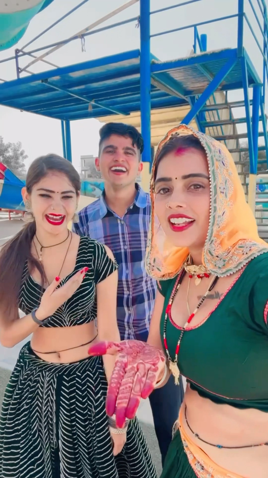 अपने पति को भगवान मानती हैं ?#shorts #meenu #trending #funny