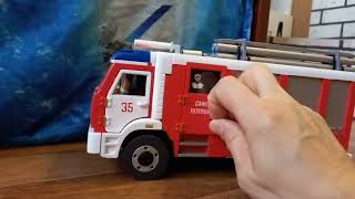 Играю с пожарными машинками