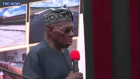 see how obasanjo tell all the kings to stand up and bow for him😫😫😫