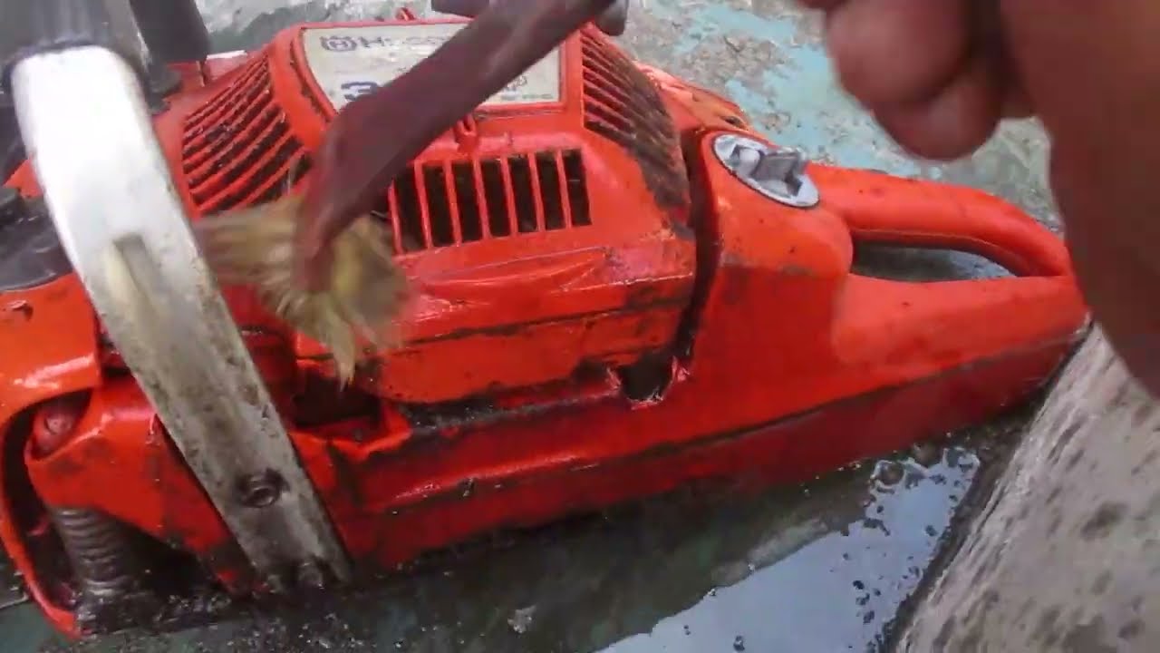 農機具をオークションに出品する時に洗油(洗い油)で油汚れを落とすと見栄えが良いです 外装洗浄専用の洗油の作り方 灯油と少量の洗浄用シンナーで洗う 廃液の捨て方 使用済み廃オイルで処分や処理します