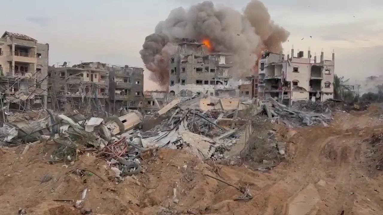 L'esercito israeliano avanza a Gaza a colpi di tank: i soldati entrano in una città 