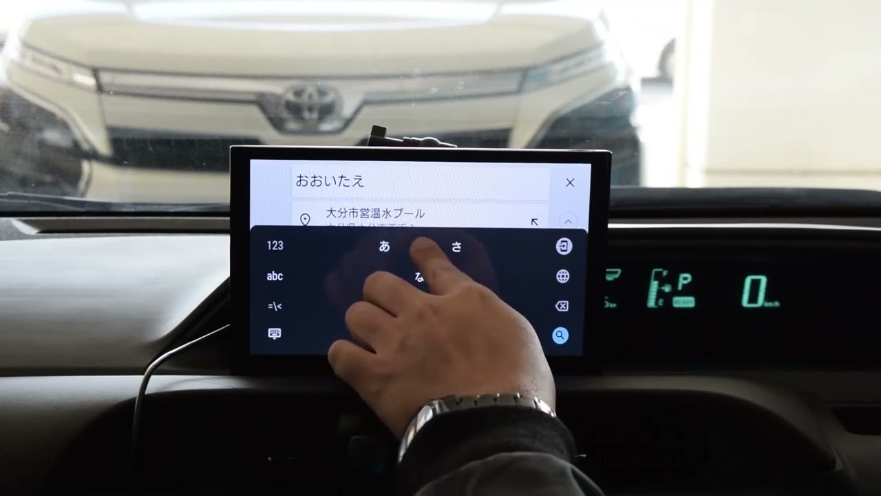 スマホをカーナビに変える！9インチ大画面 ポータブルディスプレイ