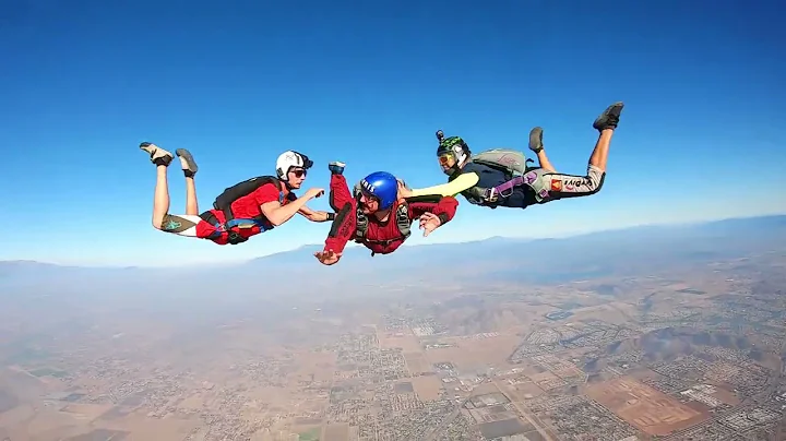 scared idiot does aff level 1 at skydive perris 🤣