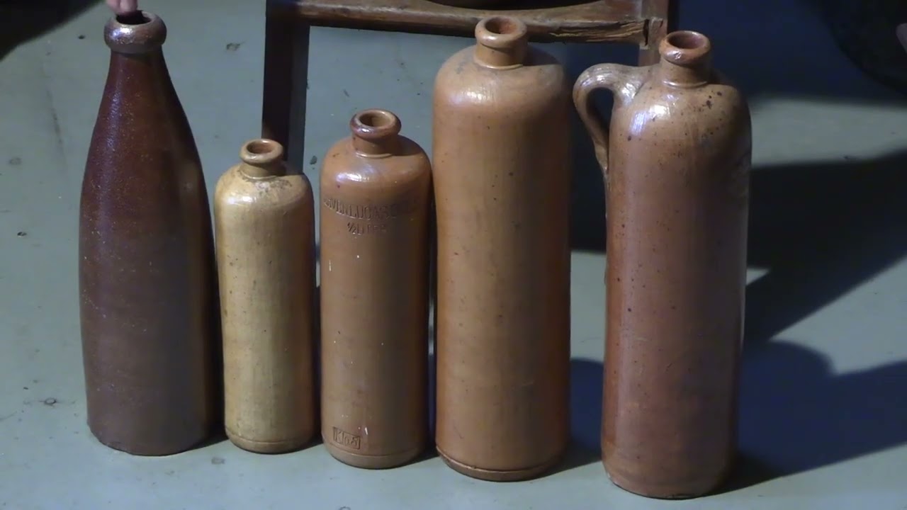 1001 Drobiazgów - 766. Ceramiczne butelki