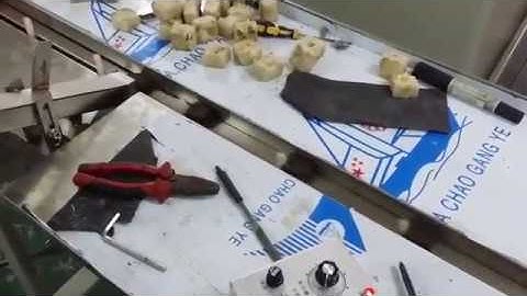 Horizontal flow wrapping machine with auto feeding vibratory bowl for chocolate packaging