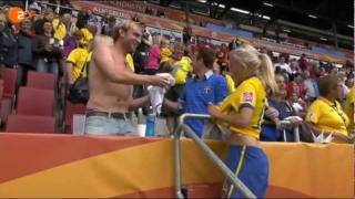 Josefine Öqvist changing shirt with german supporter