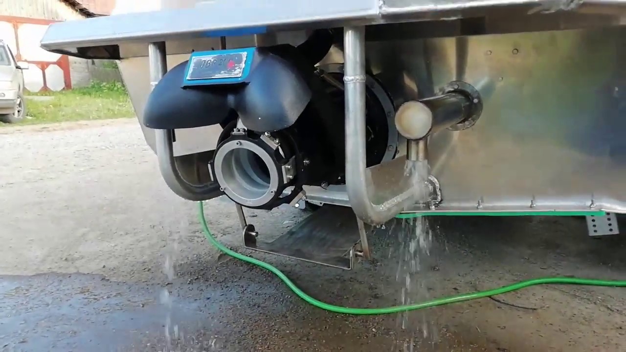 Автомобиль с водометом