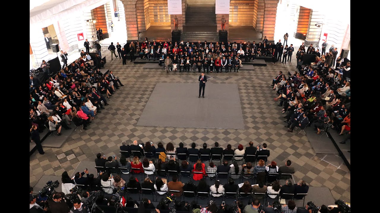 Diálogo con docentes destacados y excelentes mensaje de aniversario